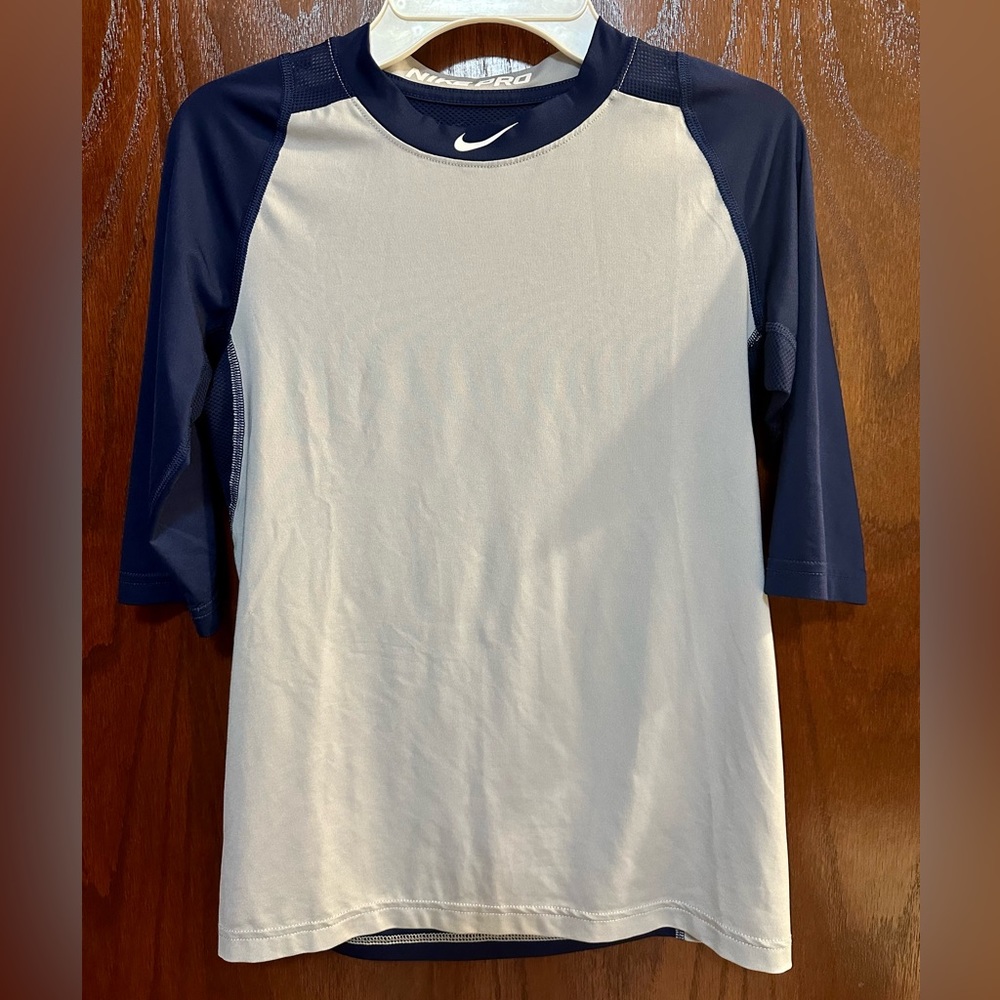 BUNDLE 4/$12💥 
Nike Dri-Fit undershirt, youth M